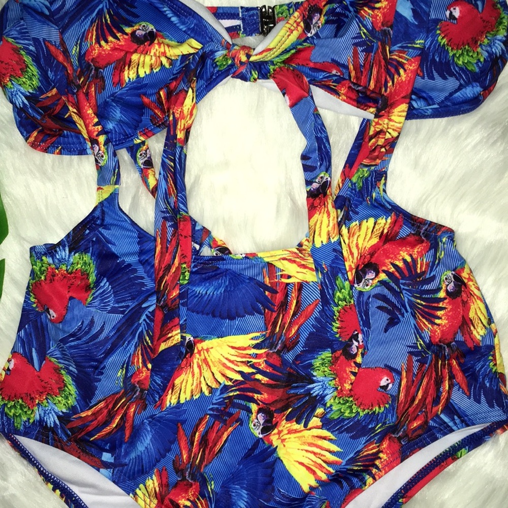 Tropical suspender style high leg swimsuit - Picture 3 of 6